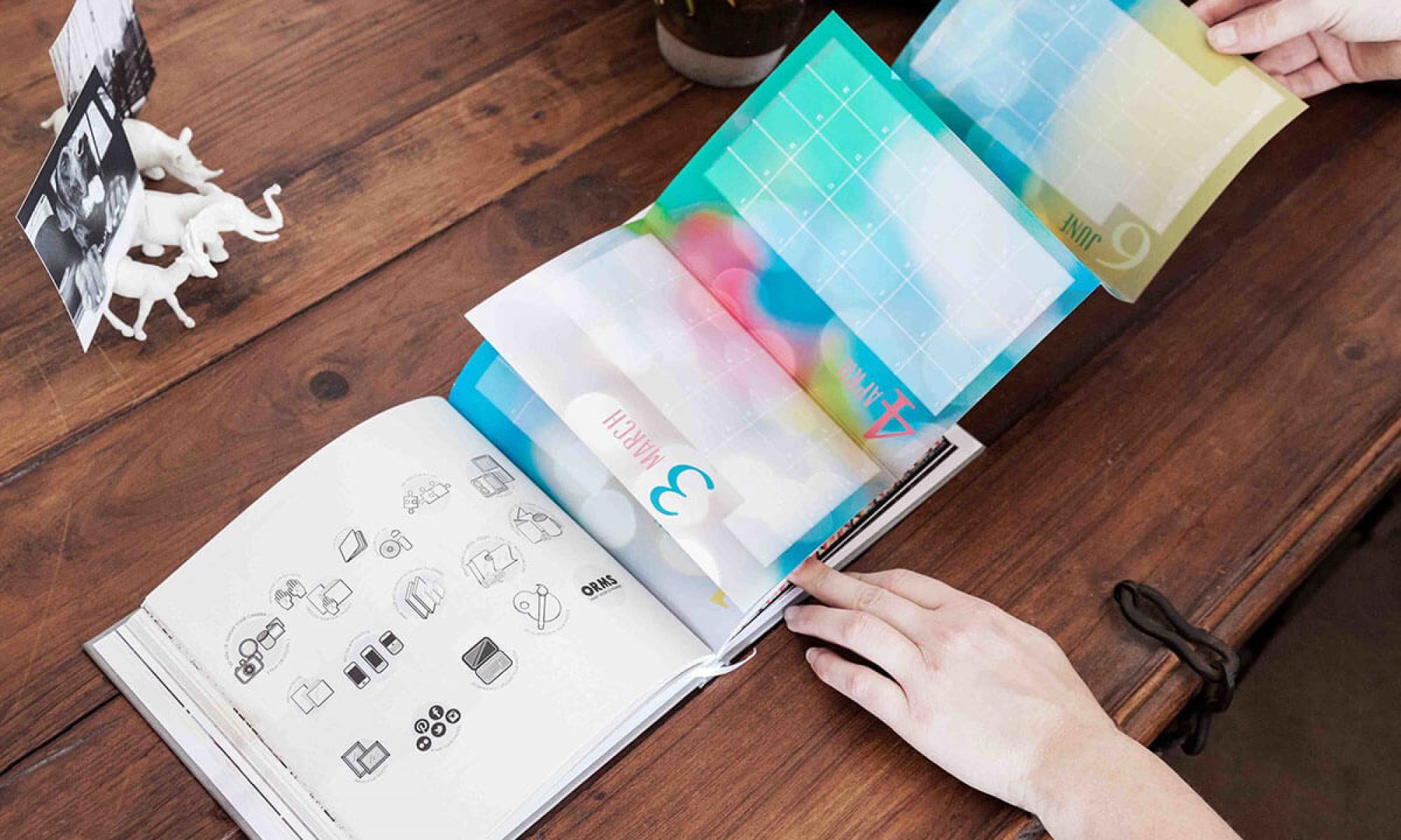 Fold out, removeable calendar.